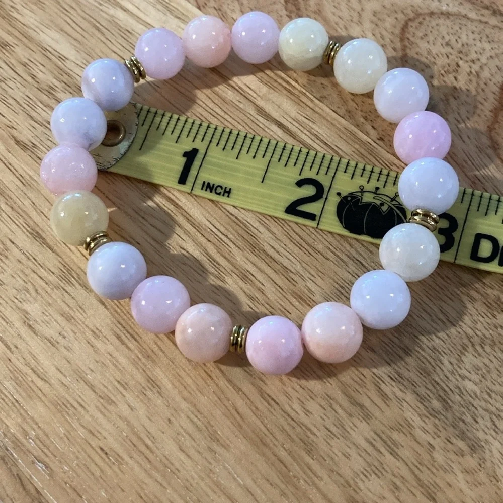 Pink rose stone bracelet with goldtone separators stretchy pink yellow white - Picture 4 of 6